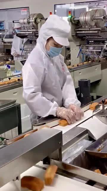 在食品廠(chǎng)上班 早餐不用買(mǎi)了,站一天 一個(gè)月也有五六千塊錢(qián)